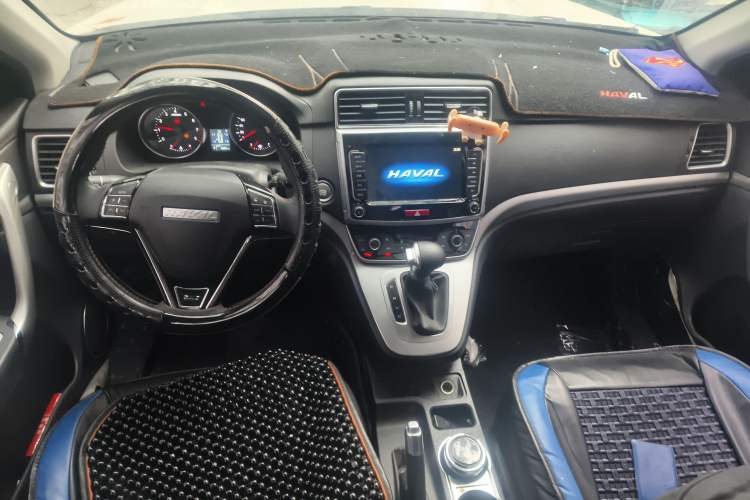Used Haval M6 2019 1.5T DCT Two-Wheel Drive Elite Version China VI Standard Center Console