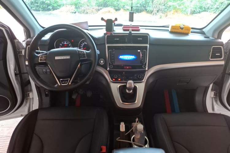 Used Haval M6 2019 1.5T Manual Two-Wheel Drive Elite Version China VI Standard Center Console