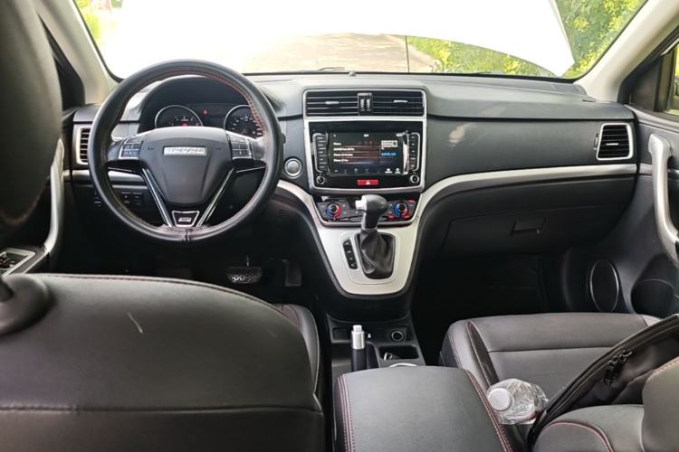 Used Haval M6 2019 1.5T DCT Two-Wheel Drive Value Edition China VI Standard Center Console