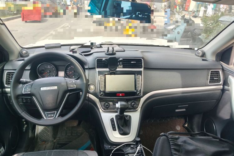 Used Haval M6 2019 1.5T DCT Two-Wheel Drive Elite Version China VI Standard Center Console