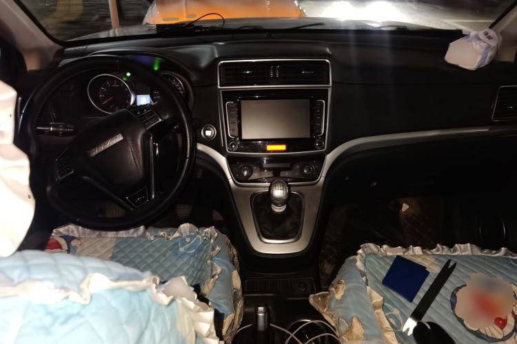Used Haval M6 2019 1.5T Manual Two-Wheel Drive Elite Version China VI Standard Center Console