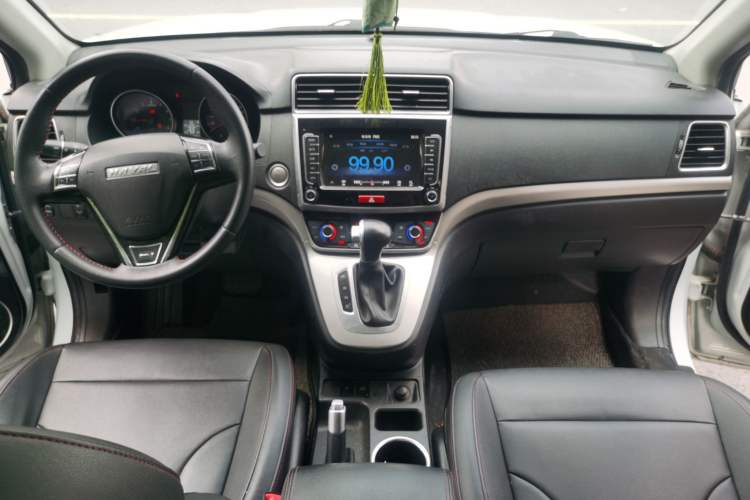 Used Haval M6 2019 1.5T DCT Two-Wheel Drive Elite Version China VI Standard Center Console