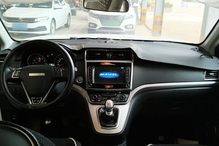 Used Haval M6 2019 1.5T Manual Two-Wheel Drive Elite Version China VI Standard Center Console