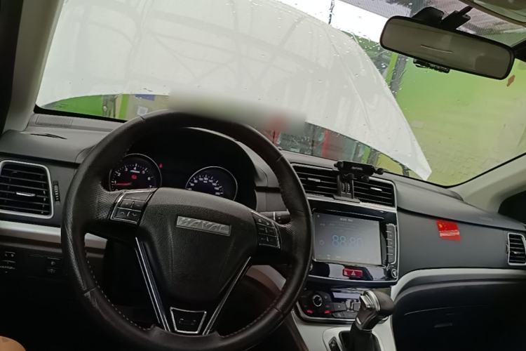 Used Haval M6 2019 1.5T DCT Two-Wheel Drive Elite Version China VI Standard Center Console