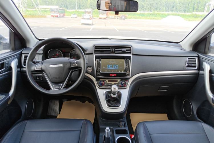 Used Haval M6 2019 1.5T Manual Two-Wheel Drive Elite Version China VI Standard Center Console