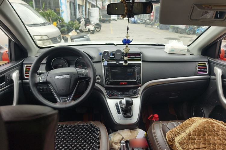 Used Haval M6 2019 1.5T DCT Two-Wheel Drive Elite Version China V Standard Center Console