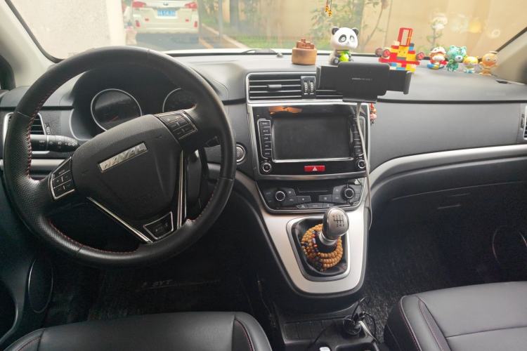 Used Haval M6 2019 1.5T Manual Two-Wheel Drive Elite Version China VI Standard Center Console