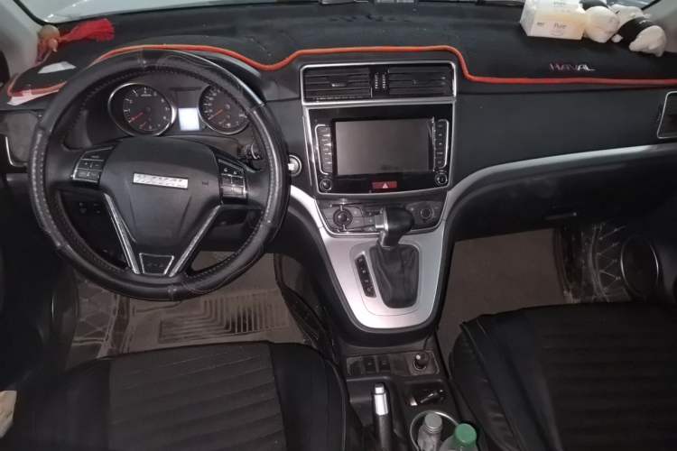 Used Haval M6 2019 1.5T DCT Two-Wheel Drive Elite Version China VI Standard Center Console