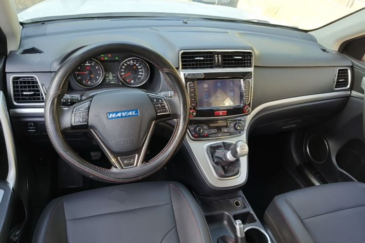 Used Haval M6 2019 1.5T Manual Two-Wheel Drive Elite Version China VI Standard Center Console