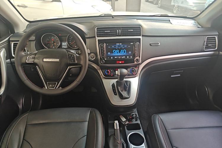 Used Haval M6 2019 1.5T DCT Two-Wheel Drive Elite Version China VI Standard Center Console