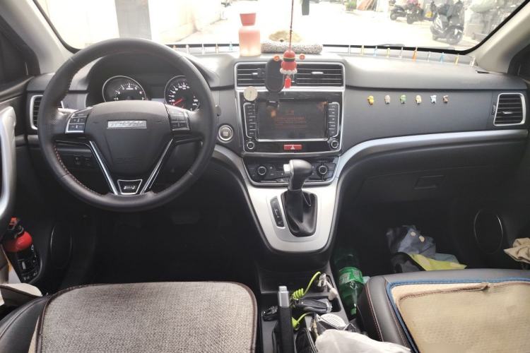 Used Haval M6 2019 1.5T DCT Two-Wheel Drive Elite Version China VI Standard Center Console