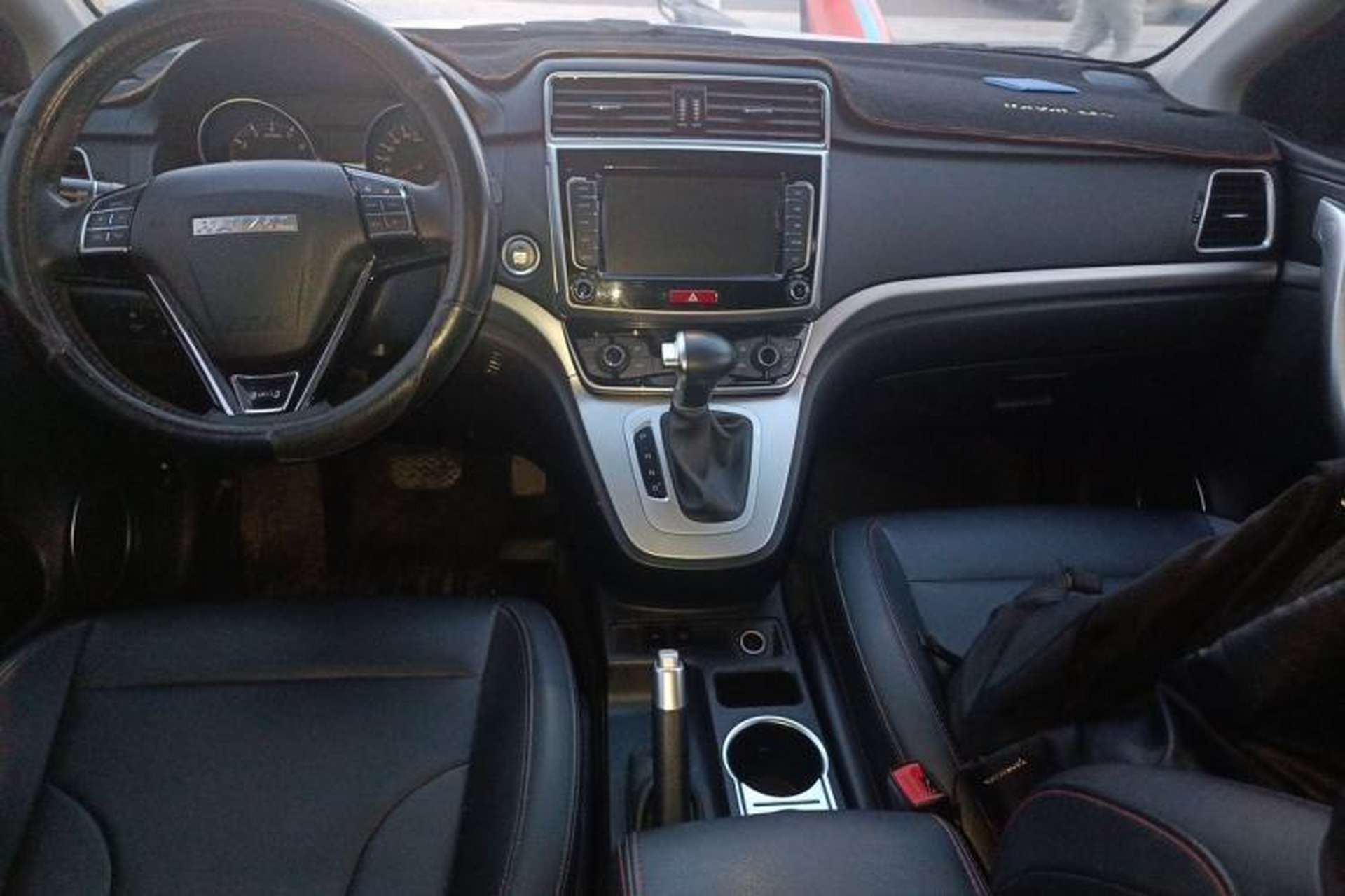 Used Haval M6 2019 1.5T DCT Two-Wheel Drive Elite Version China VI Standard Center Console