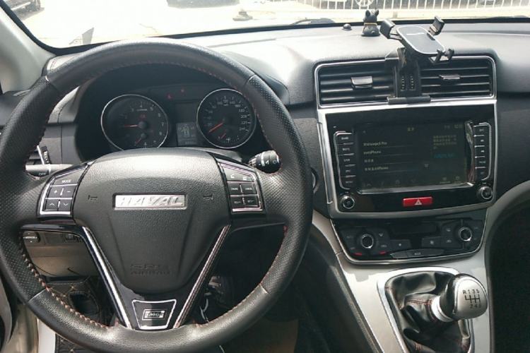 Used Haval M6 2019 1.5T Manual Two-Wheel Drive Elite Version China VI Standard Center Console