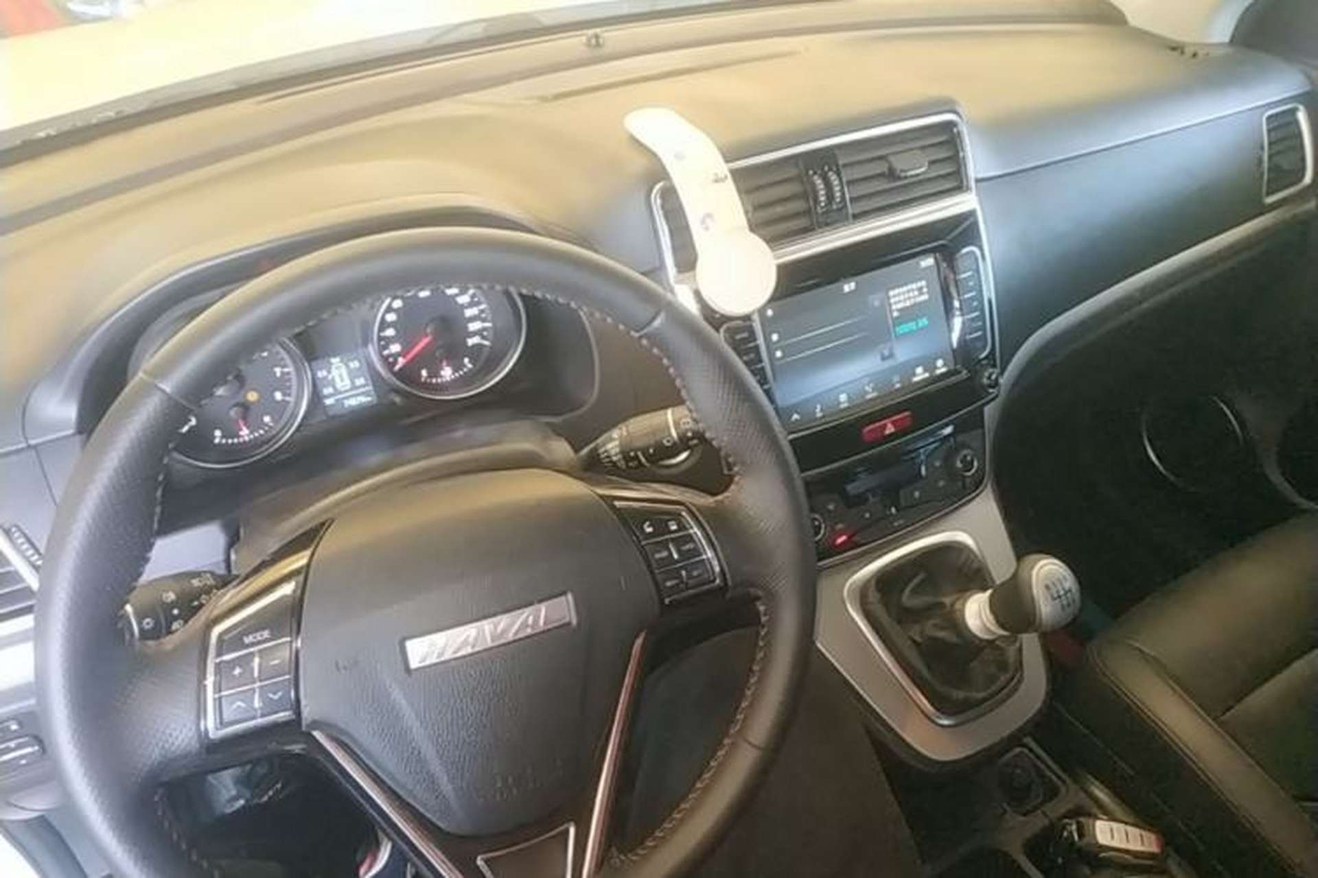 Used Haval M6 2019 1.5T Manual Two-Wheel Drive Elite Version China VI Standard Center Console
