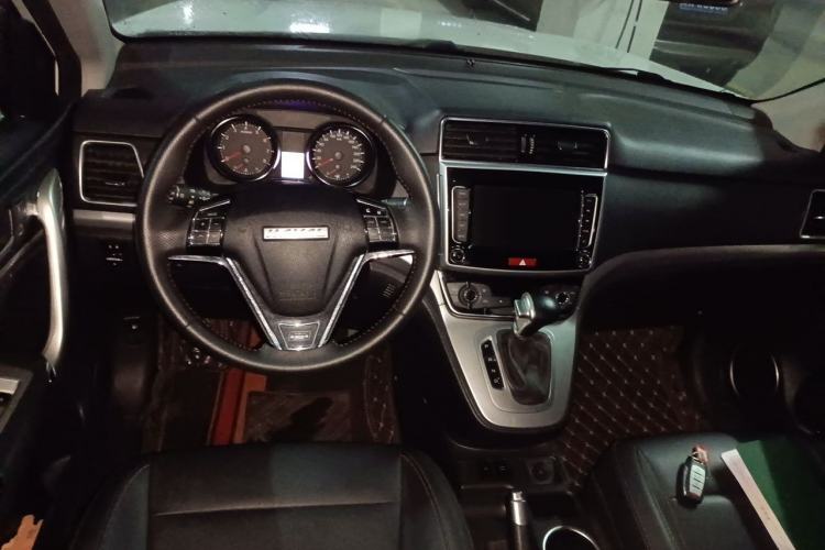 Used Haval M6 2019 1.5T DCT Two-Wheel Drive Elite Version China VI Standard Center Console