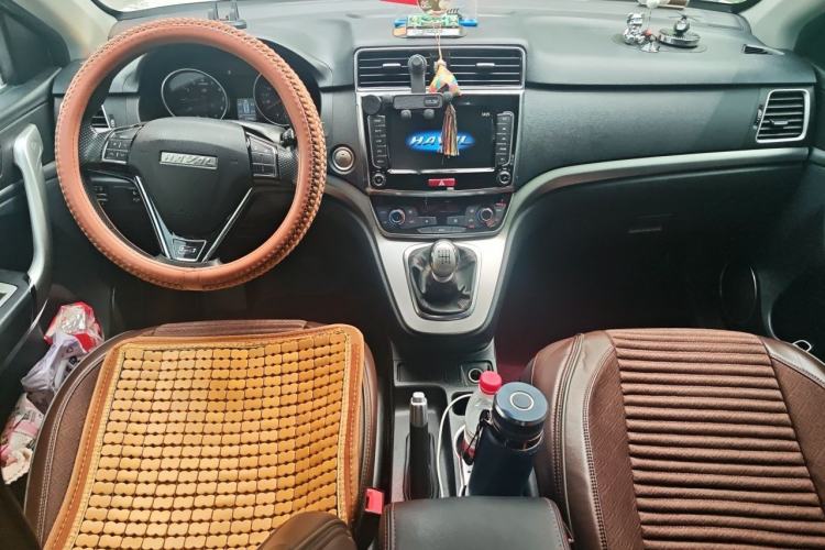 Used Haval M6 2019 1.5T Manual Two-Wheel Drive Urban Version China VI Standard Center Console