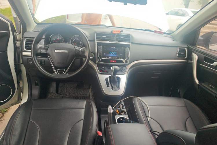 Used Haval M6 2019 1.5T DCT Two-Wheel Drive Elite Version China VI Standard Center Console