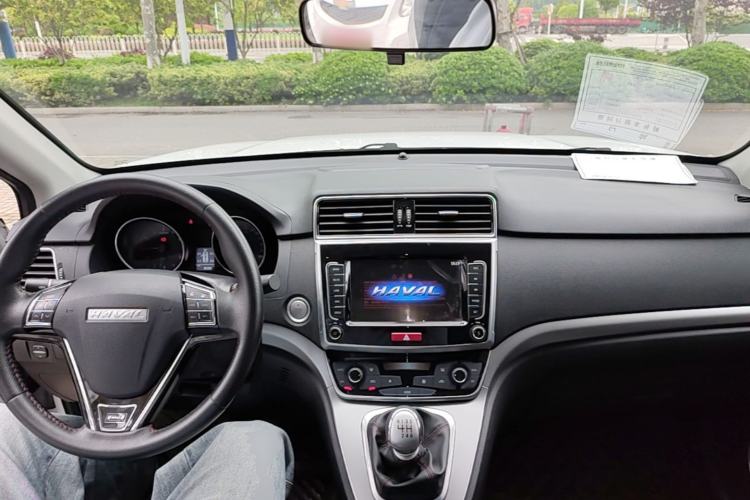 Used Haval M6 2019 1.5T Manual Two-Wheel Drive Elite Version China VI Standard Center Console