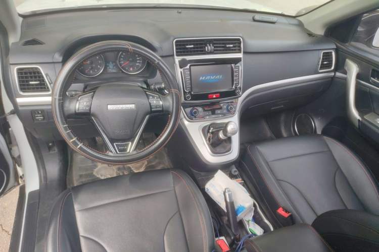 Used Haval M6 2019 1.5T Manual Two-Wheel Drive Elite Version China V Standard Center Console
