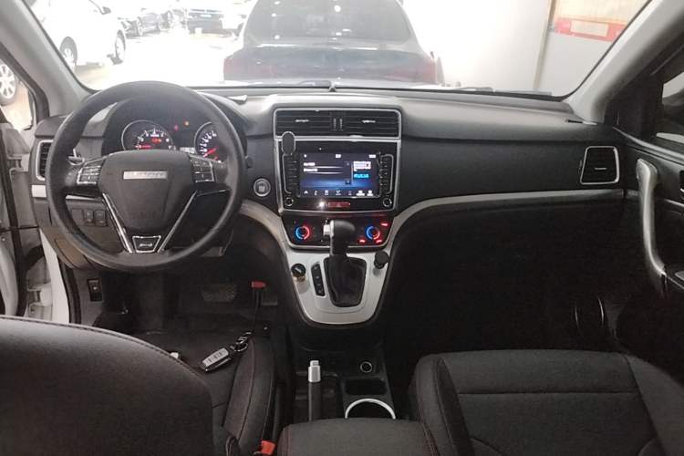 Used Haval M6 2019 1.5T DCT Two-Wheel Drive Value Edition China VI Standard Center Console