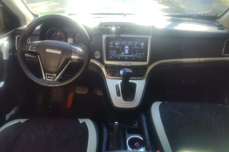 Used Haval M6 2019 1.5T DCT Two-Wheel Drive Value Edition China VI Standard Center Console