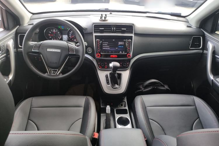 Used Haval M6 2019 1.5T DCT Two-Wheel Drive Elite Version China VI Standard Center Console