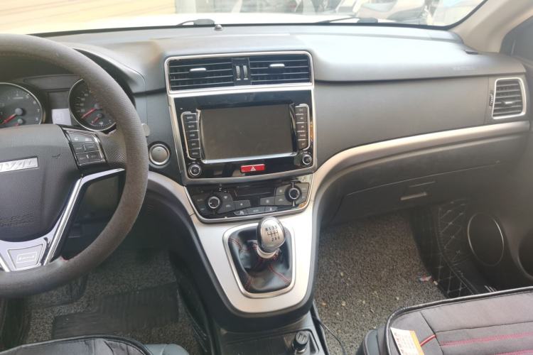 Used Haval M6 2019 1.5T Manual Two-Wheel Drive Elite Version China V Standard Center Console