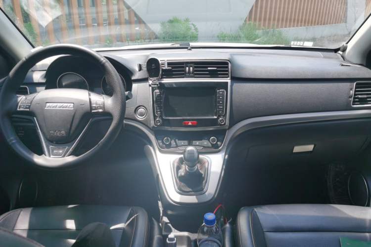 Used Haval M6 2019 1.5T Manual Two-Wheel Drive Elite Version China VI Standard Center Console
