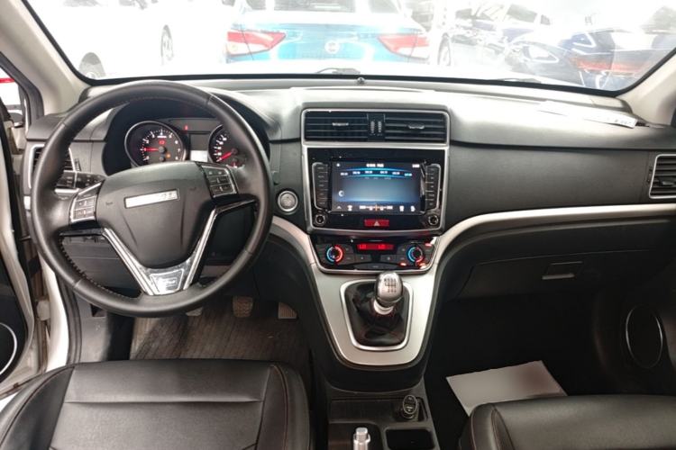Used Haval M6 2019 1.5T Manual Two-Wheel Drive Elite Version China VI Standard Center Console