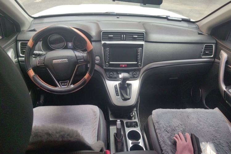 Used Haval M6 2019 1.5T DCT Two-Wheel Drive Urban Version China VI Standard Center Console