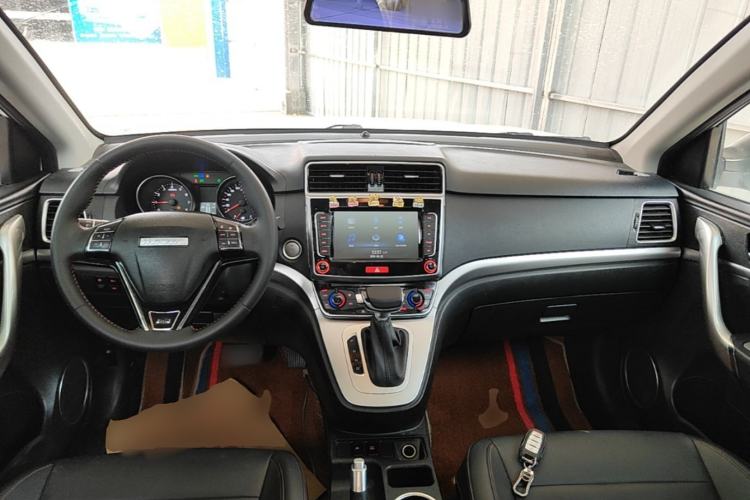 Used Haval M6 2019 1.5T DCT Two-Wheel Drive Elite Version China VI Standard Center Console