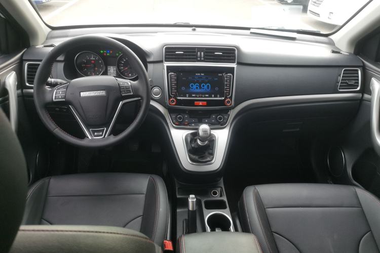 Used Haval M6 2019 1.5T Manual Two-Wheel Drive Elite Version China VI Standard Center Console