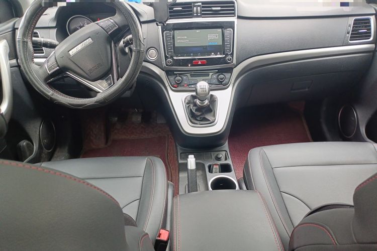 Used Haval M6 2019 1.5T Manual Two-Wheel Drive Elite Version China VI Standard Center Console