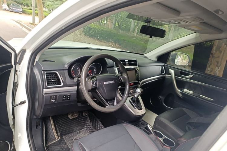 Used Haval M6 2019 1.5T DCT Two-Wheel Drive Value Edition China VI Standard Center Console