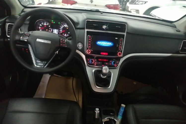 Used Haval M6 2019 1.5T Manual Two-Wheel Drive Elite Version China VI Standard Center Console