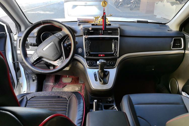 Used Haval M6 2019 1.5T DCT Two-Wheel Drive Elite Version China VI Standard Center Console