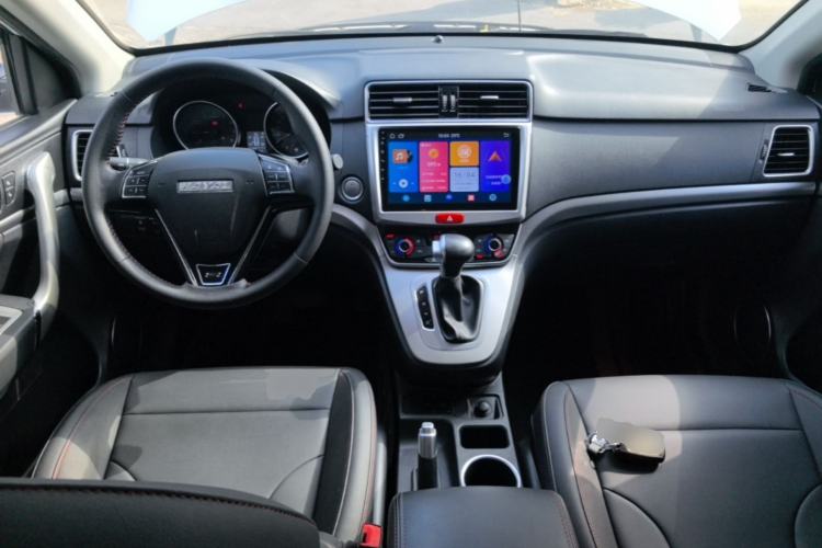 Used Haval M6 2019 1.5T DCT Two-Wheel Drive Elite Version China VI Standard Center Console