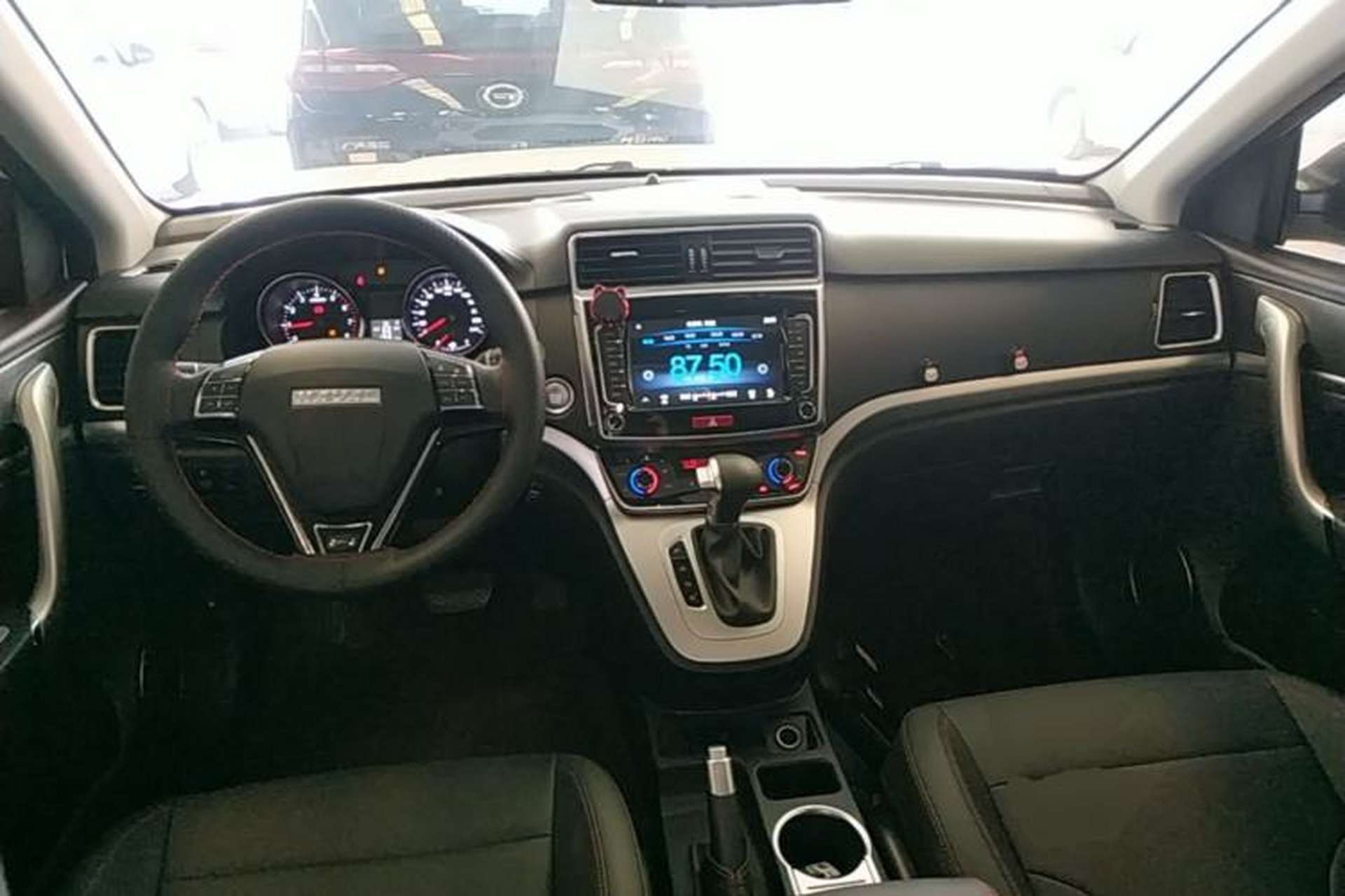 Used Haval M6 2019 1.5T DCT Two-Wheel Drive Elite Version China VI Standard Center Console