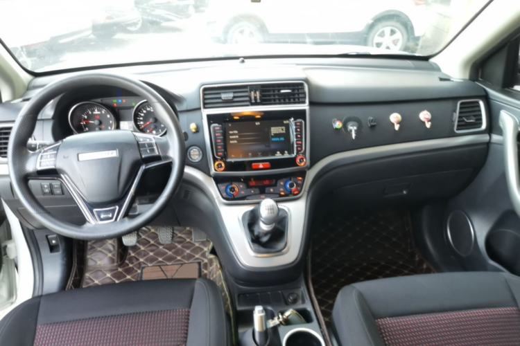 Used Haval M6 2019 1.5T Manual Two-Wheel Drive Urban Version China VI Standard Center Console