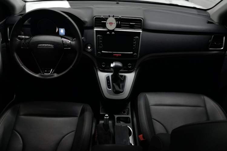 Used Haval M6 2019 1.5T DCT Two-Wheel Drive Elite Version China V Standard Center Console