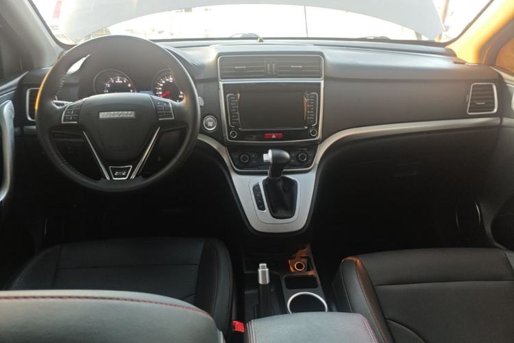 Used Haval M6 2019 1.5T DCT Two-Wheel Drive Elite Version China VI Standard Center Console