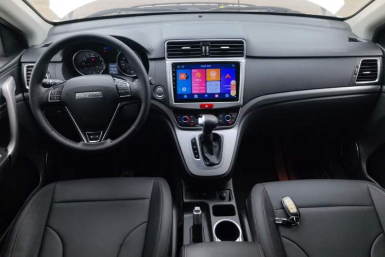 Used Haval M6 2019 1.5T DCT Two-Wheel Drive Elite Version China VI Standard Center Console