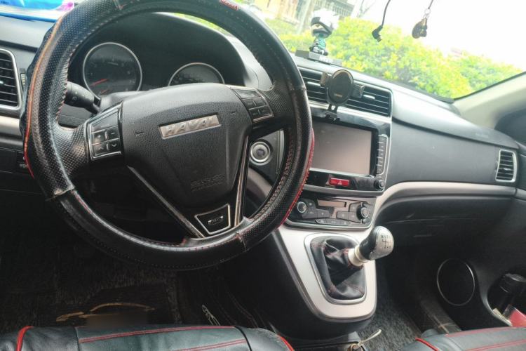 Used Haval M6 2019 1.5T Manual Two-Wheel Drive Elite Version China V Standard Center Console