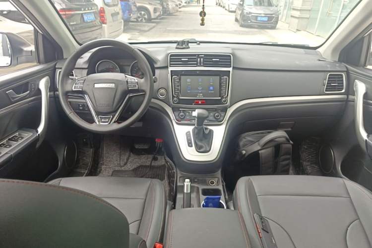 Used Haval M6 2019 1.5T DCT Two-Wheel Drive Elite Version China VI Standard Center Console