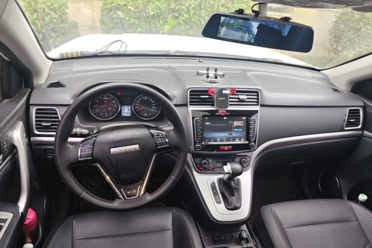 Used Haval M6 2019 1.5T DCT Two-Wheel Drive Elite Version China V Standard Center Console