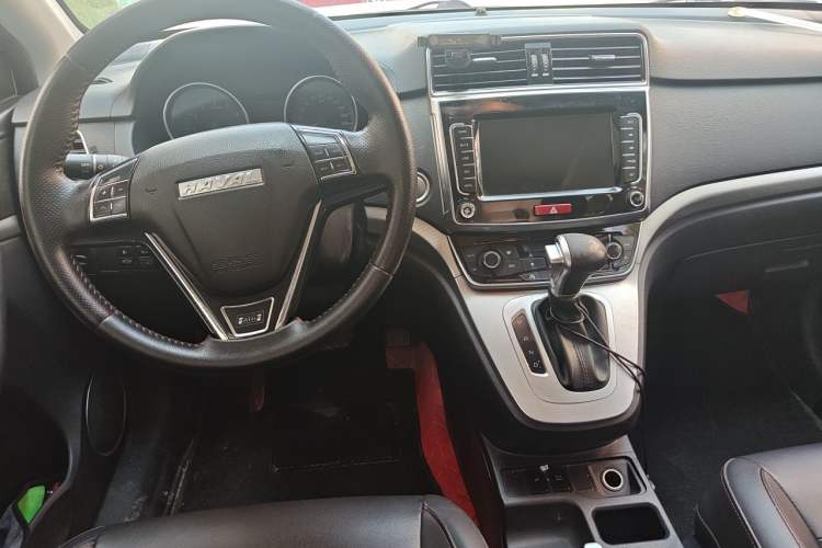 Used Haval M6 2019 1.5T DCT Two-Wheel Drive Elite Version China VI Standard Center Console