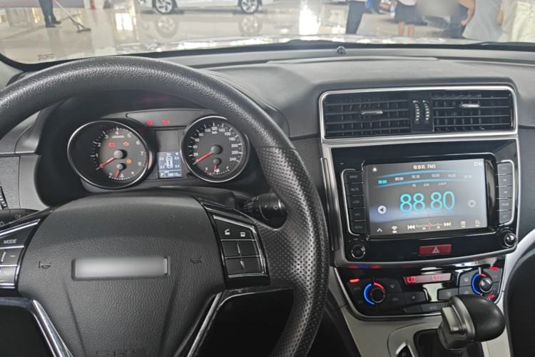 Used Haval M6 2019 1.5T DCT Two-Wheel Drive Value Edition China VI Standard Center Console