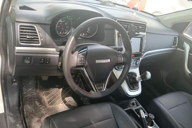 Used Haval M6 2019 1.5T Manual Two-Wheel Drive Elite Version China VI Standard Center Console