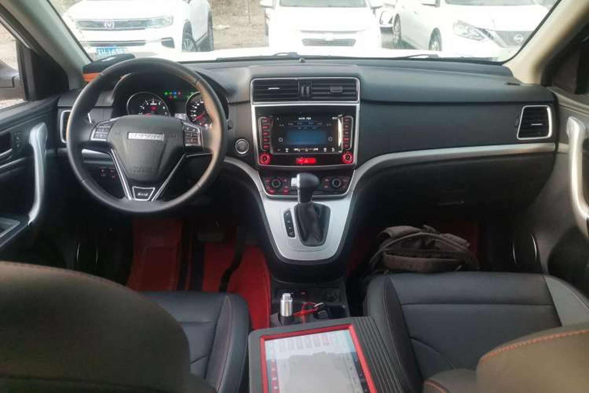Used Haval M6 2019 1.5T DCT Two-Wheel Drive Elite Version China VI Standard Center Console
