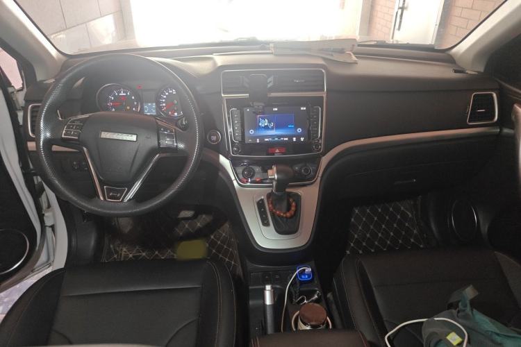 Used Haval M6 2019 1.5T DCT Two-Wheel Drive Value Edition China VI Standard Center Console